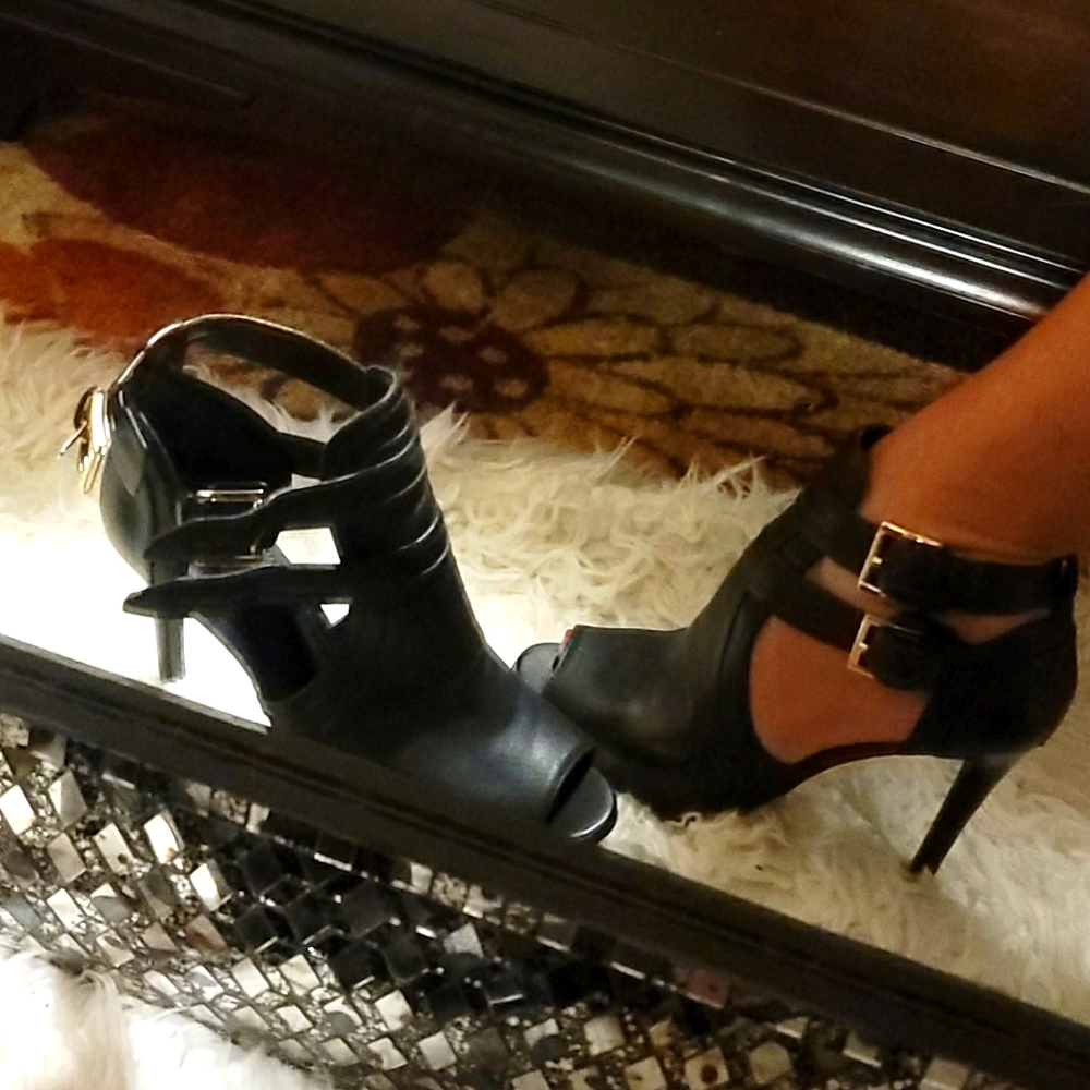 Michael kors black heels 7.5